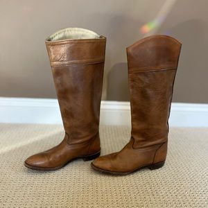 Frye boots in light brown leather.  Size 8.  In good condition.